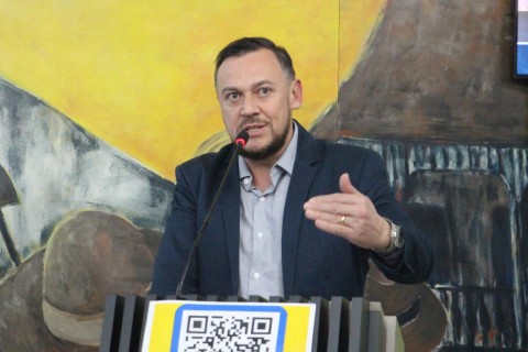 Holdefer solicita manutenção e recuperação de passeios públicos no Bairro Guilherme Reich