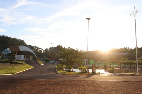 Vereador Edevandro propõe construção de quadras de tênis e pádel no Parque de Exposições