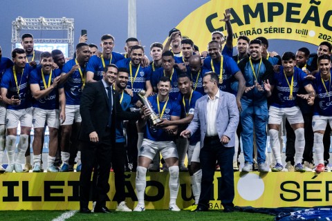 Fim de semana de campeões: Grêmio e Barra celebram títulos históricos no Sul