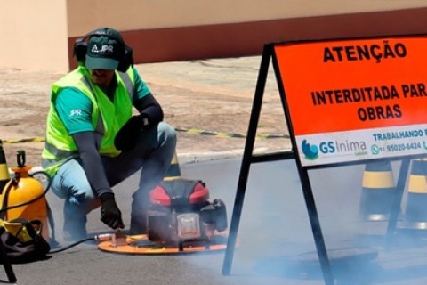 Testes da fumaça buscarão identificar ligações irregulares na rede de esgoto na área central