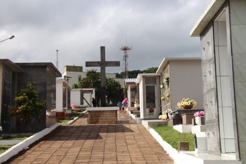 Cemitério municipal tem horário estendido para Finados