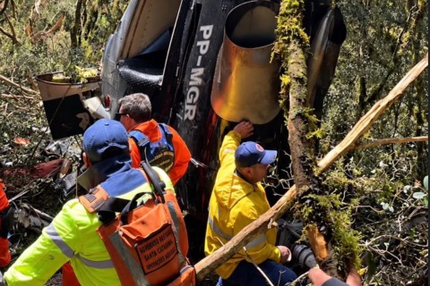 Helicóptero com cantor Rick é encontrado na Serra de SC; cinco pessoas morreram